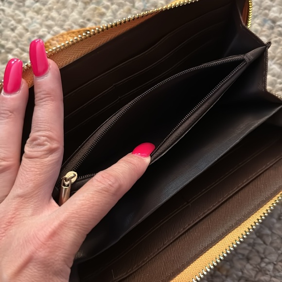 Zipper Wallet - Picture 6 of 6